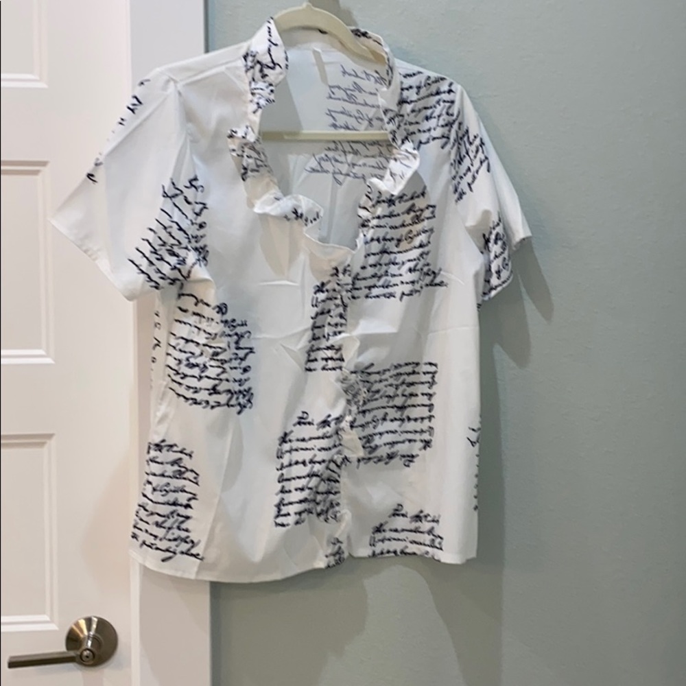 Brand New blouse it’s a large but it runs small